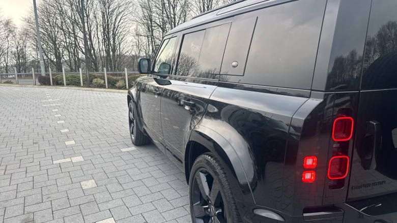 Land Rover Defender 3.0 D250 X-Dynamic SE 110 5dr Auto Diesel Estate